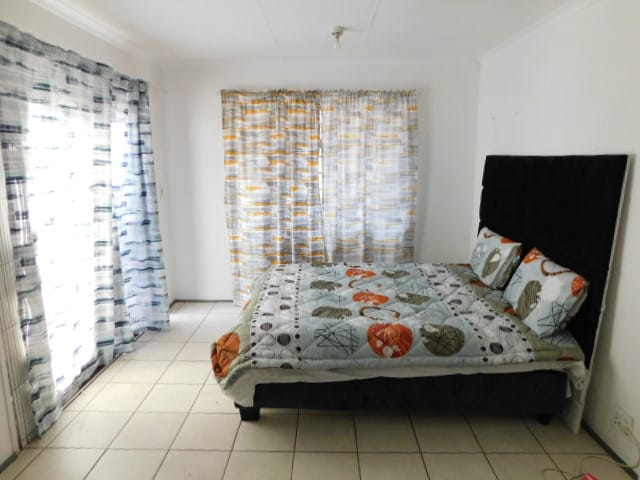 Kopano B&B bedroom with patio doors